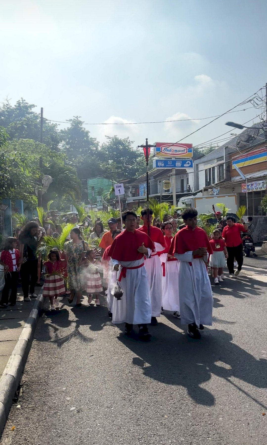 Di antara Hosanna dan Salib