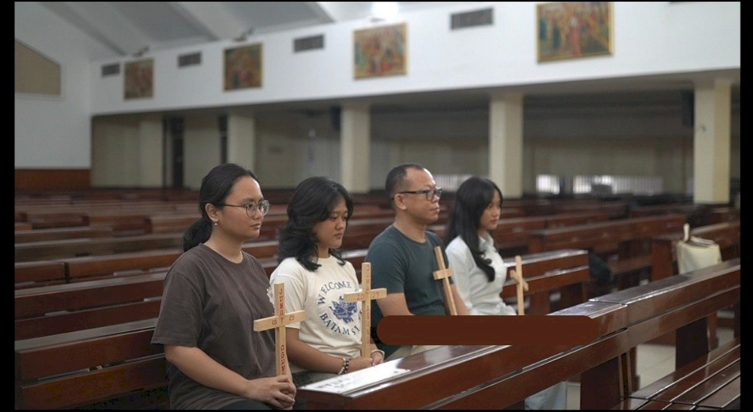 Pengantar Pembawa Salib Pribadi pada Ibadat Jumat Agung