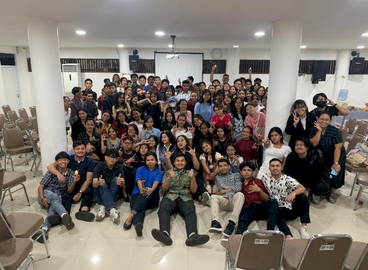 Senja, Doa, dan Sukacita: Misa Orang Muda di Paroki Cijantung